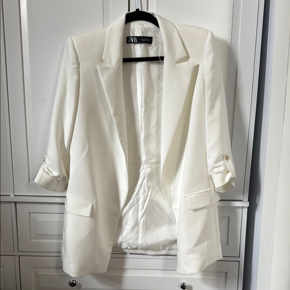 Chic White Blazer with Rolled Sleeves
